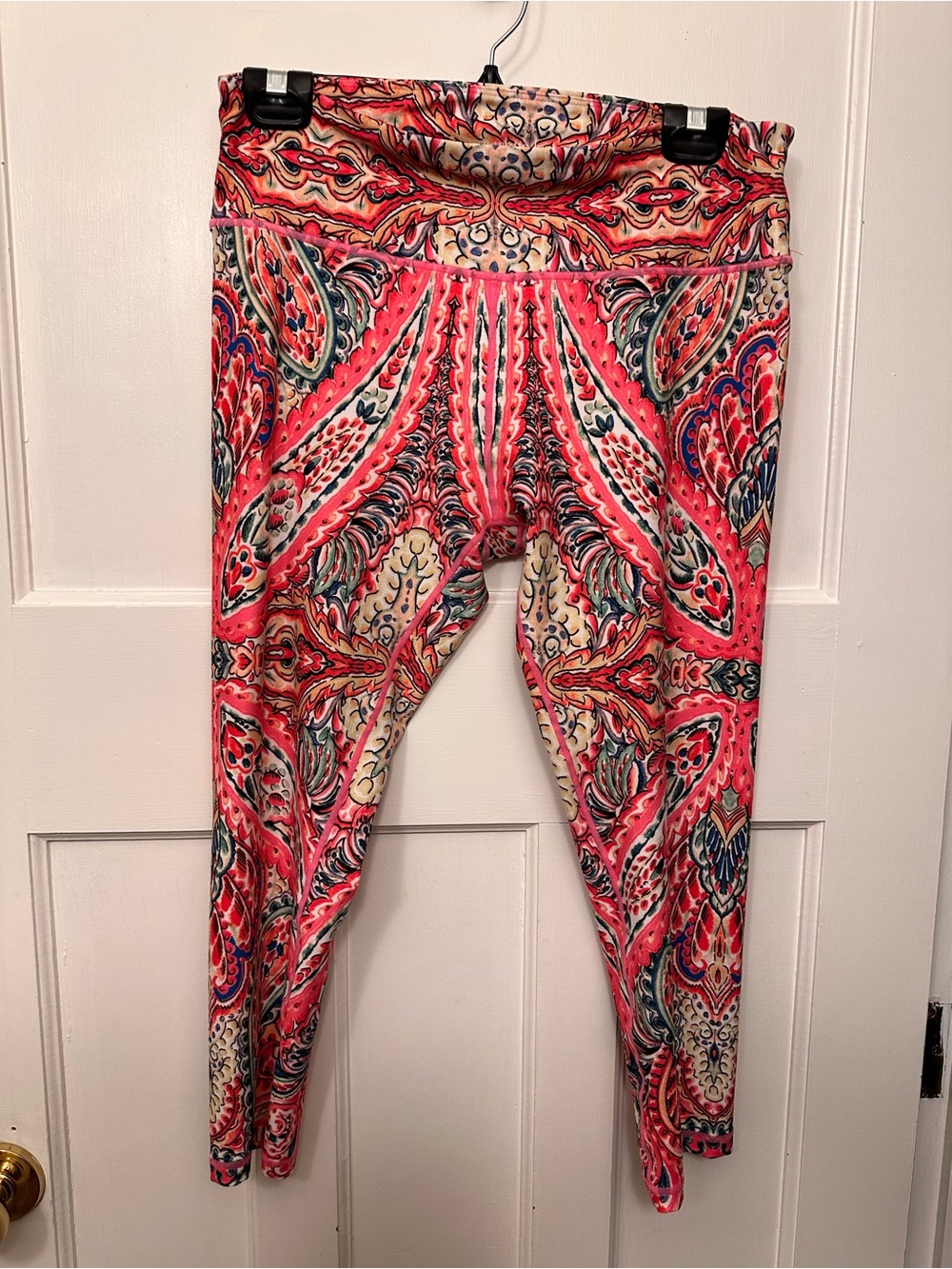 ⭐️ Nanette Lepore LG Coral and Blue Paisley Leggings